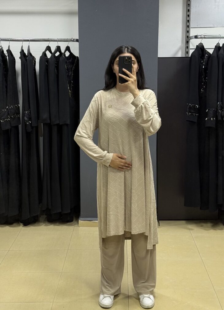 ⁦401 طقم منقوش قطعتين 48/38 بيج⁩ - الصورة ⁦2⁩