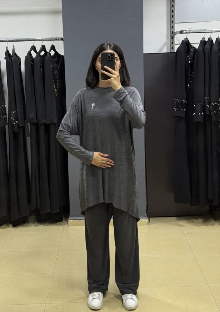 ⁦402 طقم منقوش بلوز غير متماثل القطع 48/38 سكني داكن⁩ - الصورة ⁦2⁩