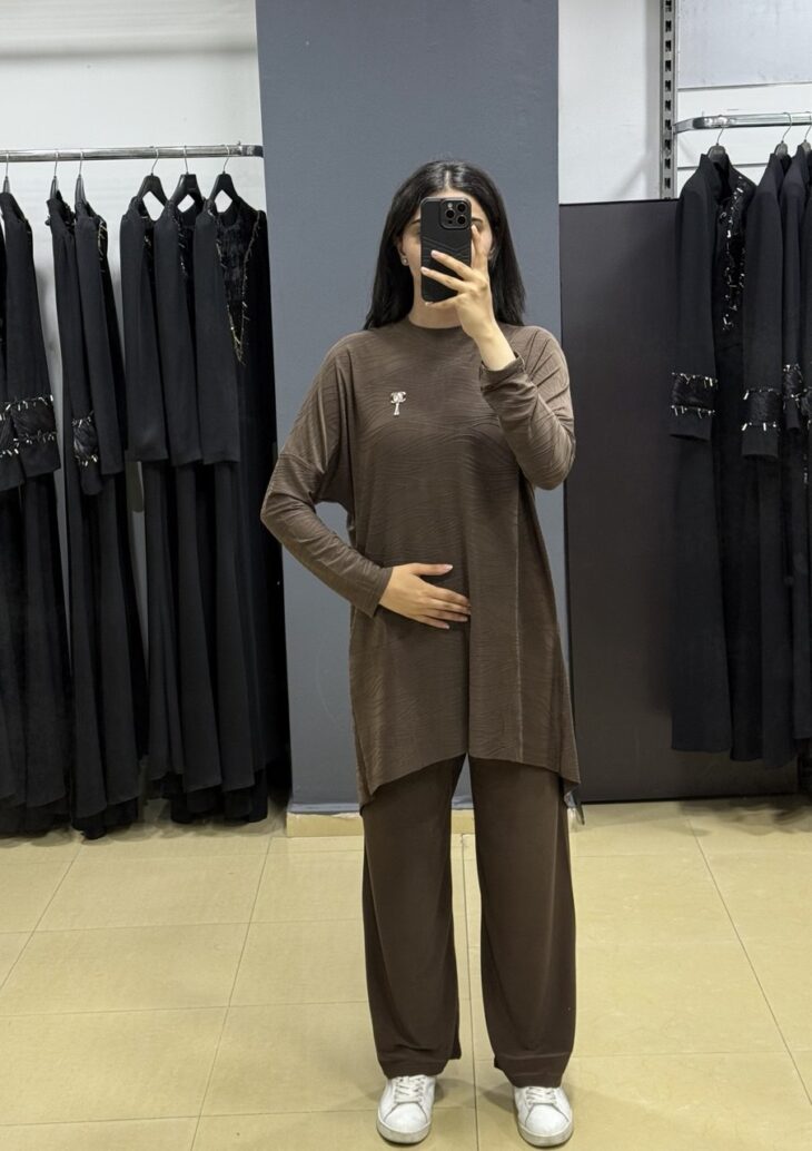 ⁦402 طقم منقوش بلوز غير متماثل القطع 48/38 بني⁩ - الصورة ⁦2⁩