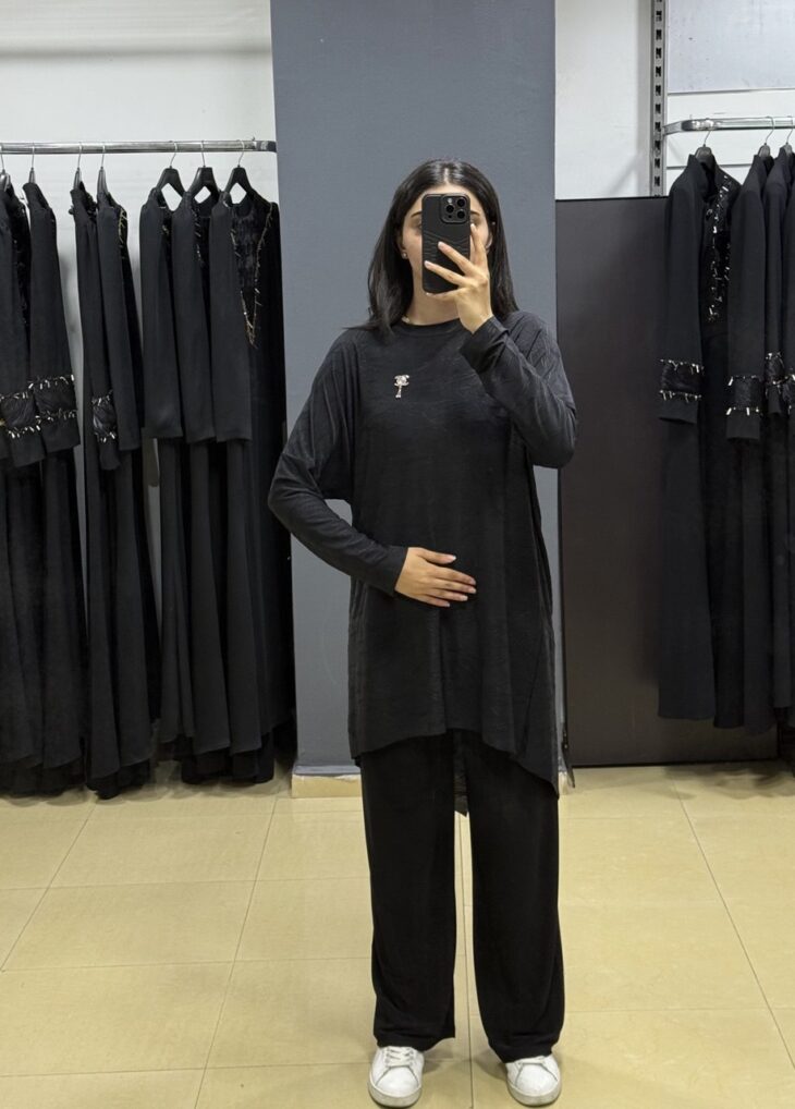 ⁦402 طقم منقوش بلوز غير متماثل القطع 48/38 أسود⁩ - الصورة ⁦2⁩