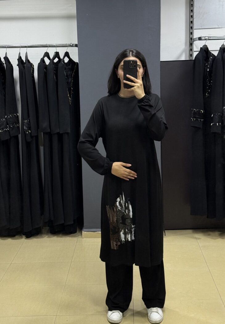 ⁦432 طقم قطعتين مع طباعة ولمعة 48/38 أسود⁩ - الصورة ⁦2⁩