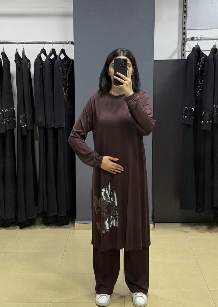 ⁦432 طقم قطعتين مع طباعة ولمعة 48/38 بني⁩ - الصورة ⁦2⁩