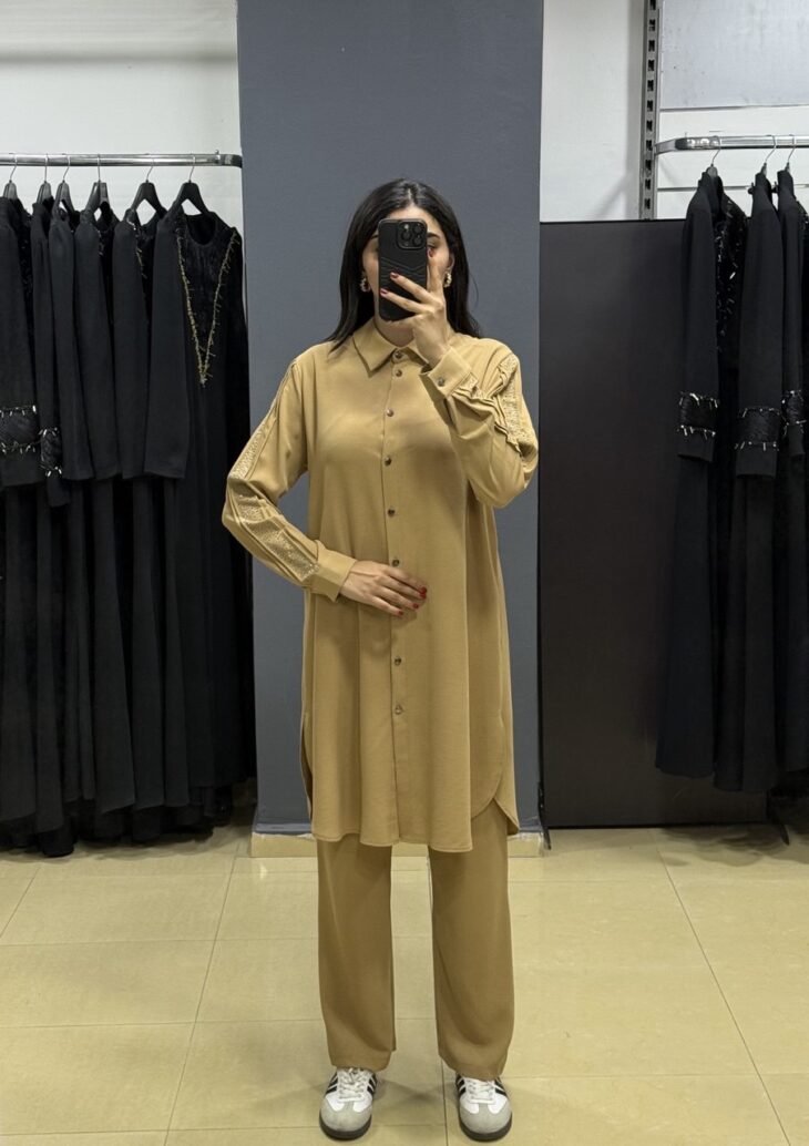 ⁦195048 طقم قطعتين قبة أزرار مع لمعة 46/40 كاميل⁩ - الصورة ⁦2⁩