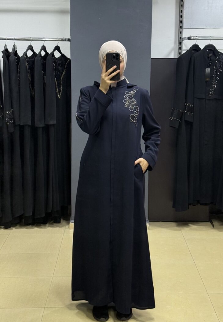⁦2606 جلباب سحاب زخرفة طاقية جيب مع حزام 52/42 كحلي⁩ - الصورة ⁦2⁩