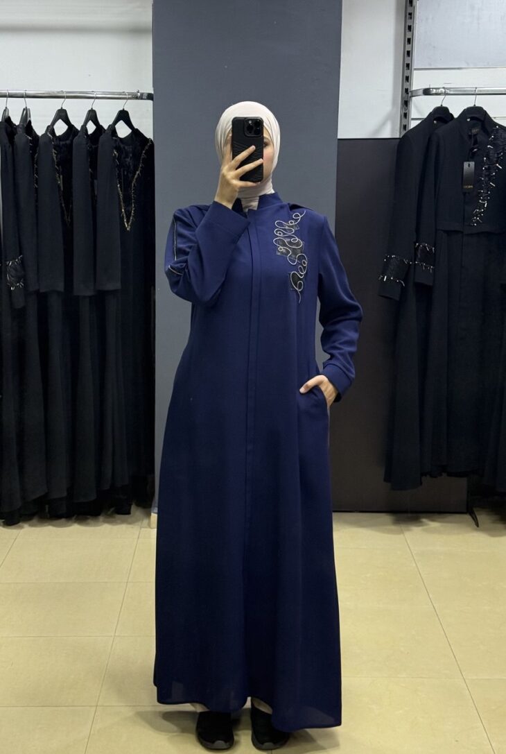 ⁦2606 جلباب سحاب زخرفة طاقية جيب مع حزام 52/42 كحلي فاتح⁩ - الصورة ⁦2⁩