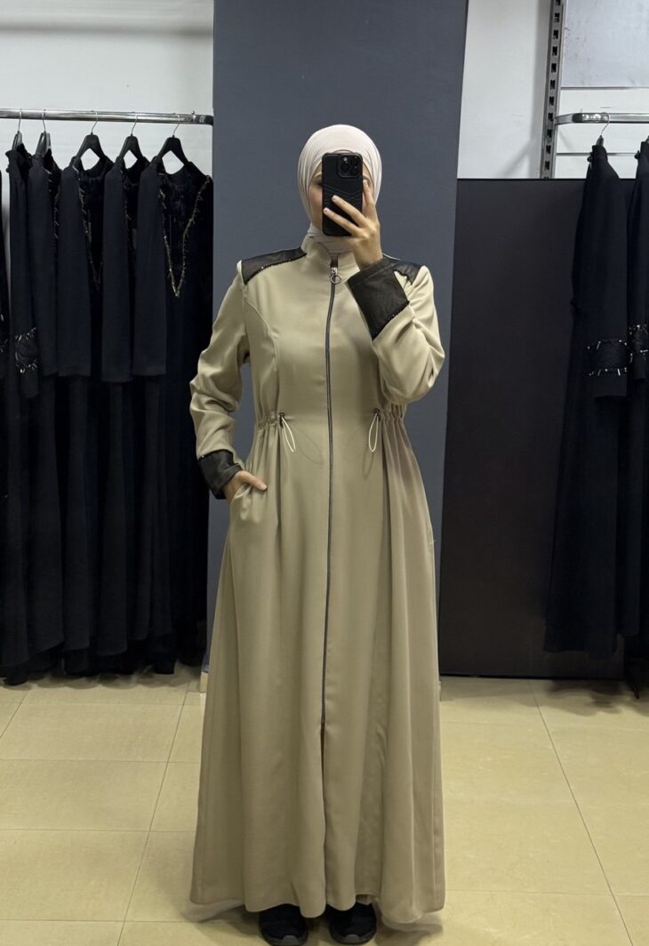 ⁦2657 جلباب سحاب جيب أربطة على الخصر مع زخرفة 52/42 بيج⁩ - الصورة ⁦2⁩
