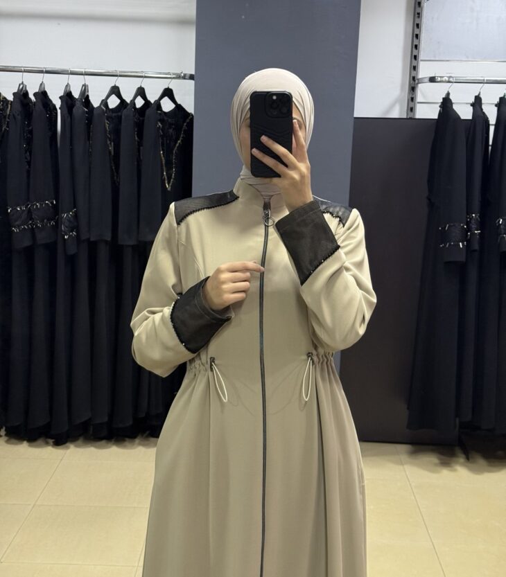 ⁦2657 جلباب سحاب جيب أربطة على الخصر مع زخرفة 52/42 بيج⁩ - الصورة ⁦3⁩