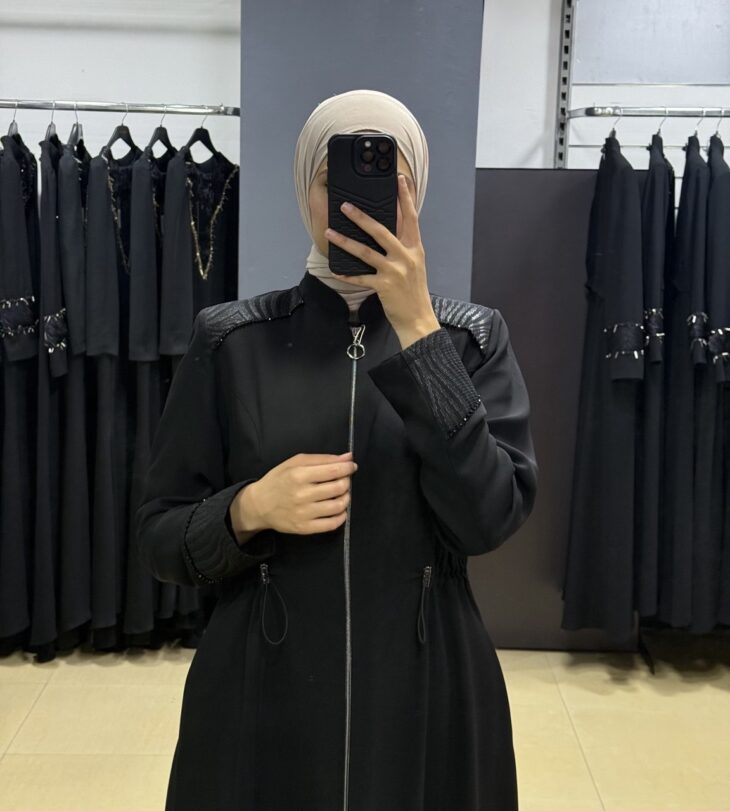 ⁦2657 جلباب سحاب جيب أربطة على الخصر مع زخرفة 52/42 أسود⁩ - الصورة ⁦3⁩