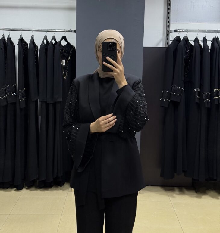 ⁦6049 طقم قطعتين قبة مفتوح أكمام شيفون لمعة مع حزام 44/38 أسود⁩ - الصورة ⁦3⁩