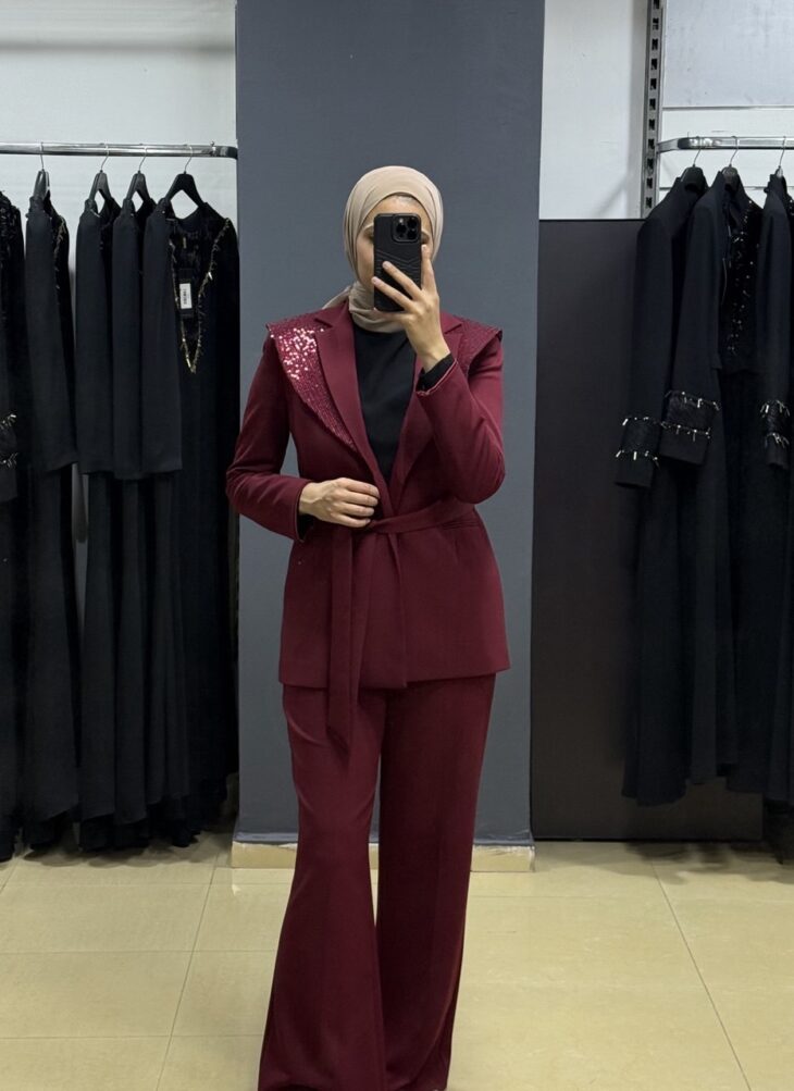 ⁦6057 طقم قطعتين قبة مفتوح لمعة مع حزام 44/38 خمري⁩ - الصورة ⁦2⁩