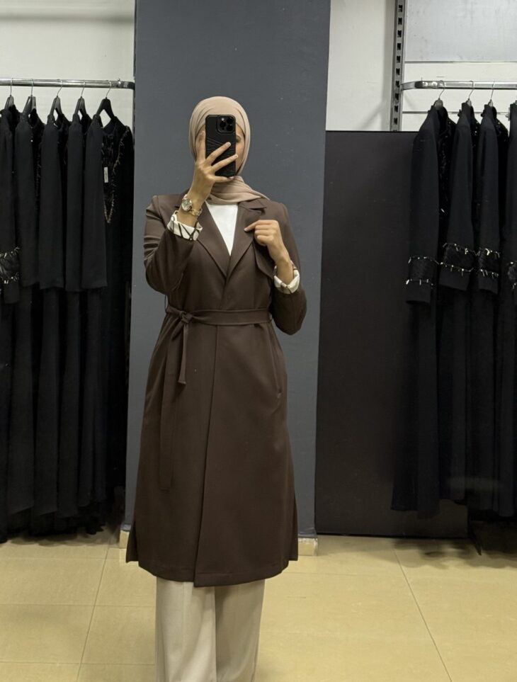 ⁦10877 ترانشكوت قبة مفتوح جيب مع حزام 46/38 كاكاو⁩ - الصورة ⁦2⁩