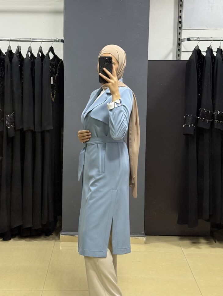 ⁦10877 ترانشكوت قبة مفتوح جيب مع حزام 46/38 أزرق فاتح⁩ - الصورة ⁦3⁩