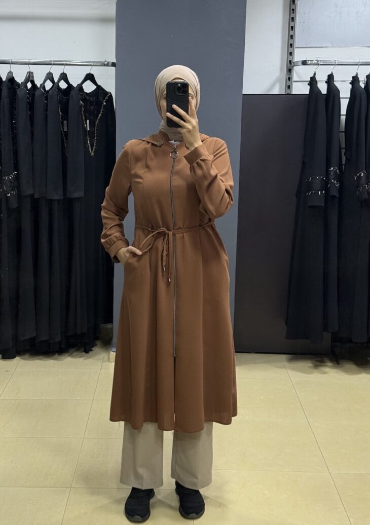⁦2458 ترانشكوت سحاب طاقية ربطة على الخصر مع جيب 52/42 عسلي⁩ - الصورة ⁦2⁩