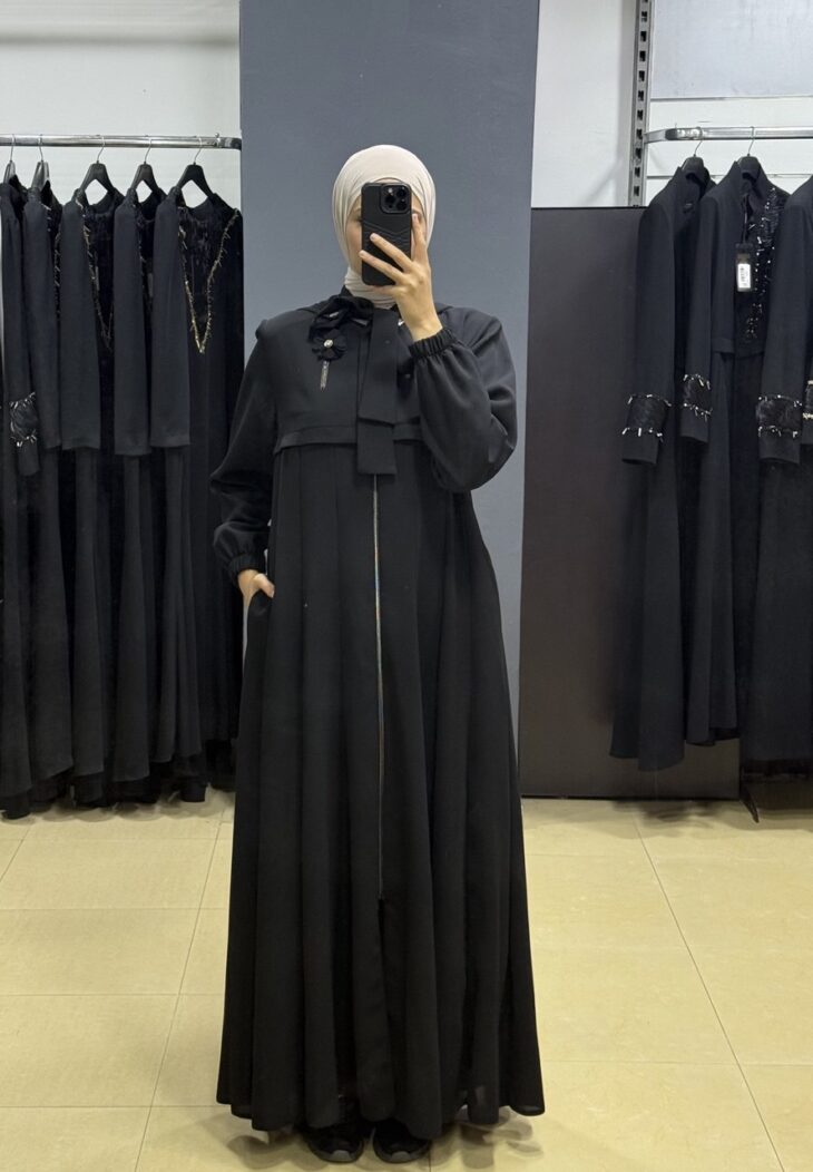 ⁦2426 جلباب سحاب ربطة على العنق جيب حزام مع بروش 50/40 أسود⁩ - الصورة ⁦2⁩