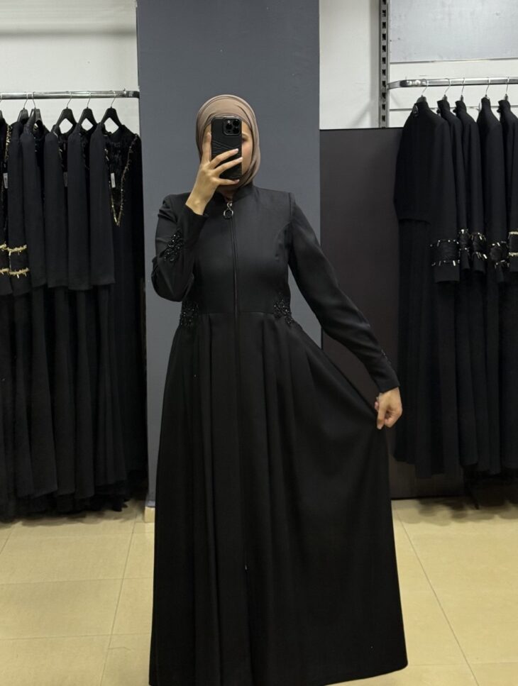 ⁦80801 جلباب قبة سحاب زخرفة مع لمعة 44/38 أسود⁩ - الصورة ⁦2⁩