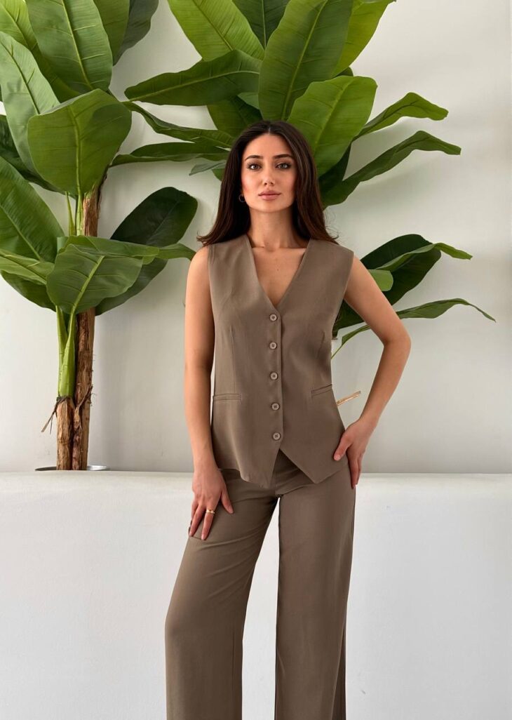 ⁦9217 طقم فست قطعتين أزرار 44/38 زيتي فاتح⁩ - الصورة ⁦4⁩