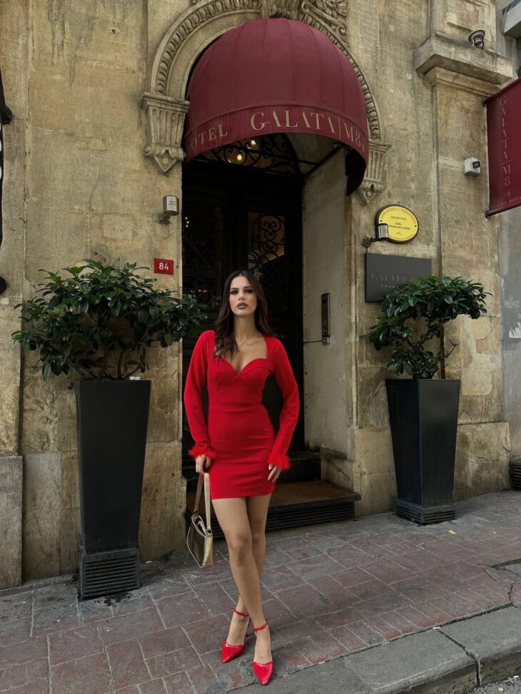 ⁦12803 فستان سادة 44/38 أحمر⁩ - الصورة ⁦4⁩