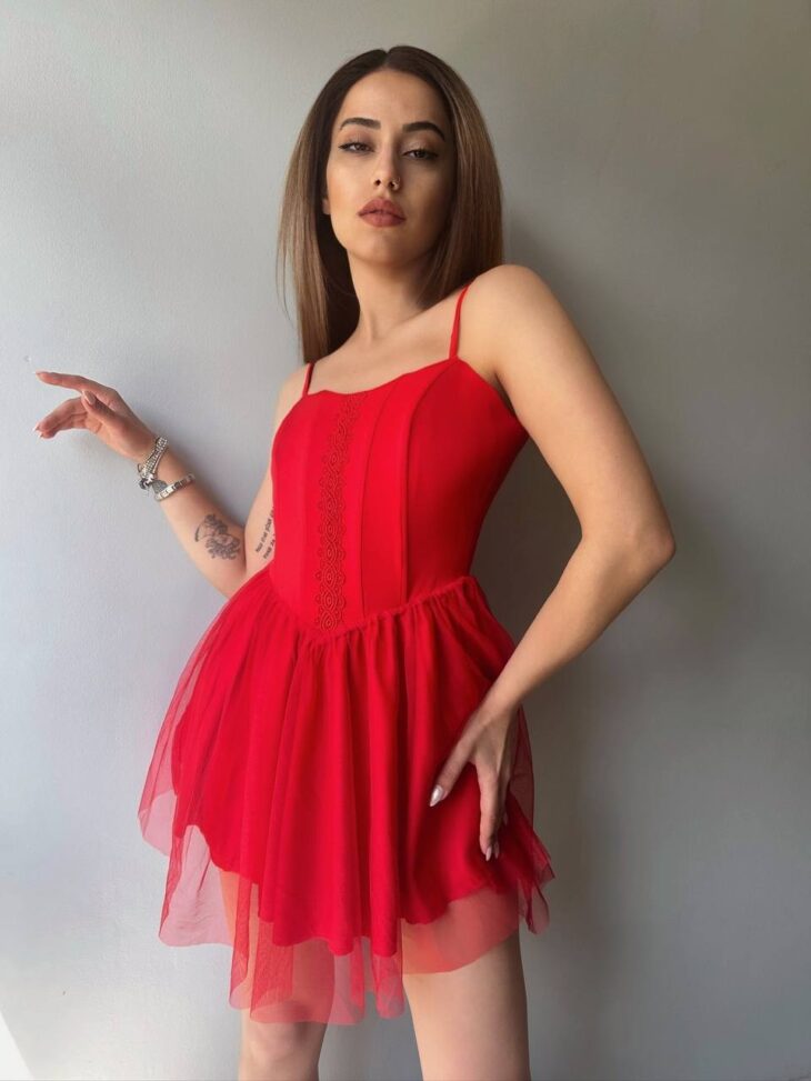 ⁦13389 فستان زخرفة مع شيفون 44/38 أحمر⁩ - الصورة ⁦3⁩