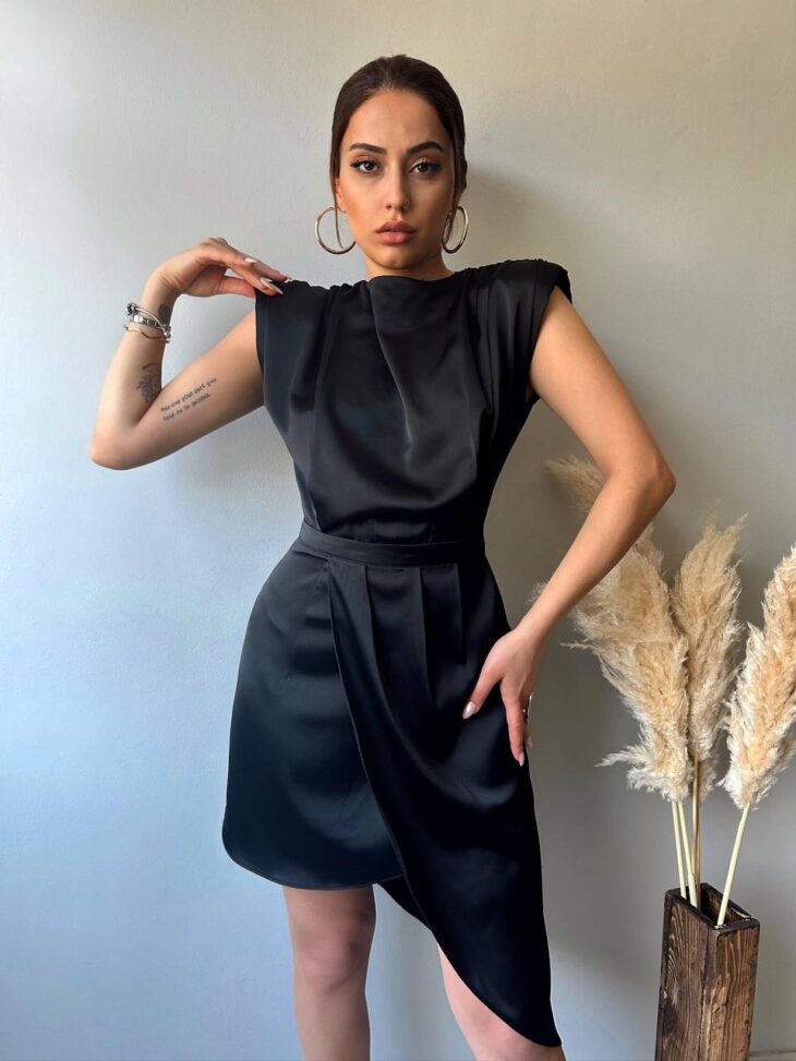 ⁦13359 فستان سادة 44/38 أسود⁩ - الصورة ⁦3⁩