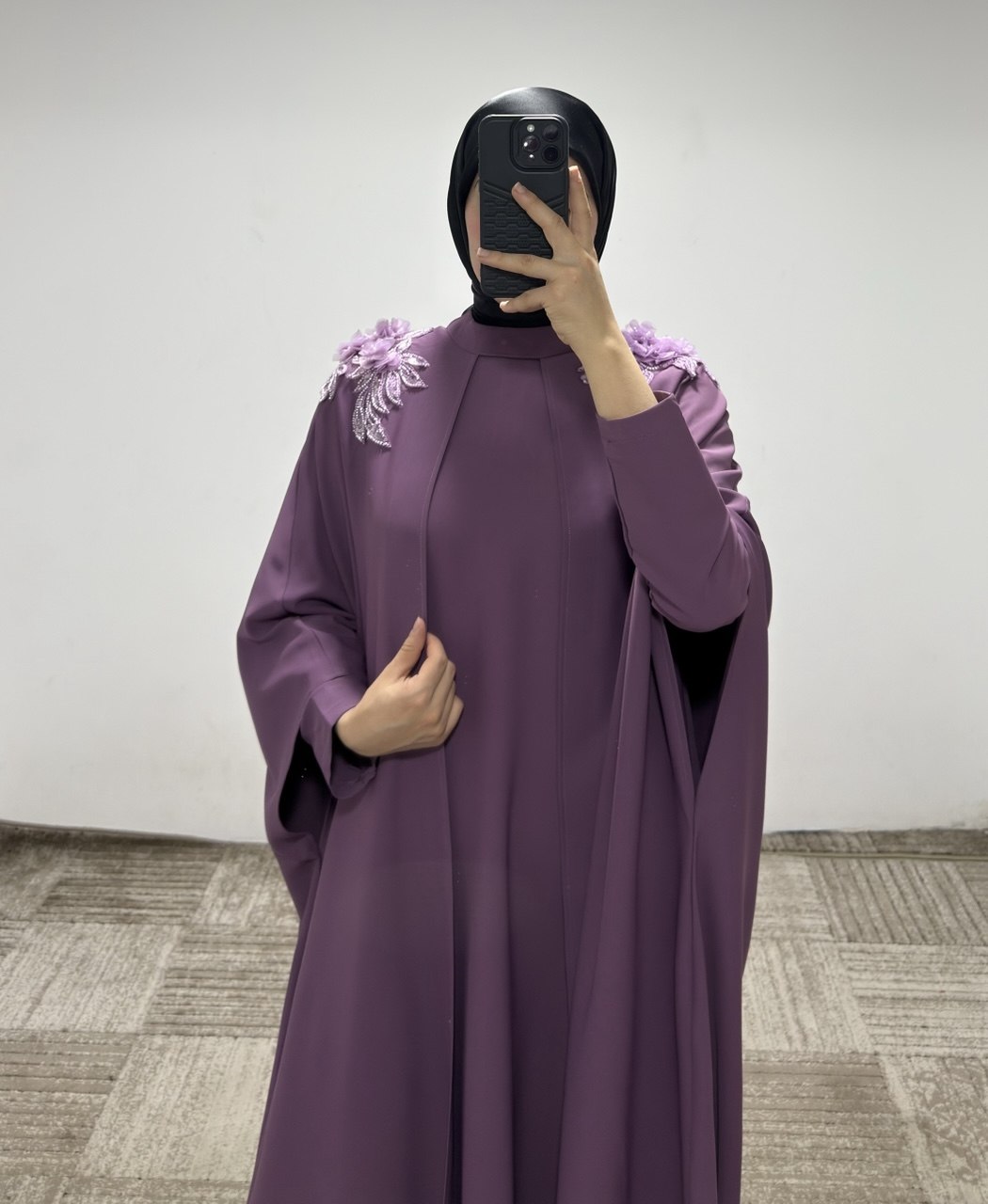 JS003 عباي قطعتين زخرفة على الأكتاف 50/38 بنفسجي - الصورة 4