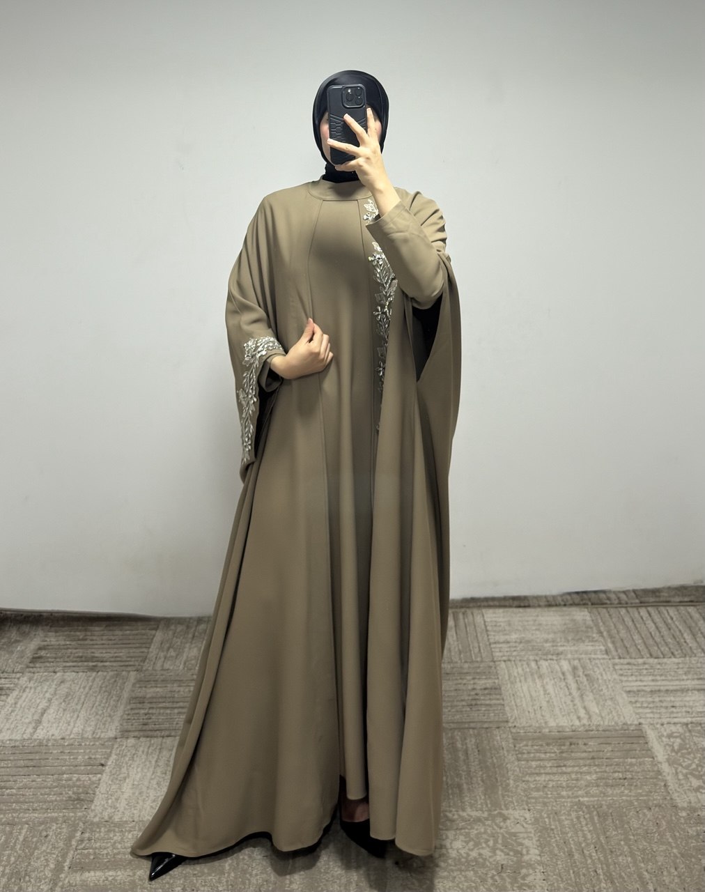 JS017 عباي قطعتين مع زخرفة 50/38 كاميل - الصورة 3