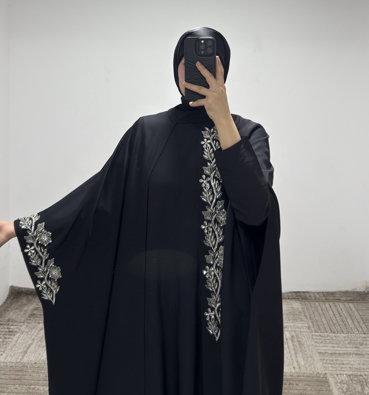 JS017 عباي قطعتين مع زخرفة 50/38 أسود - الصورة 4