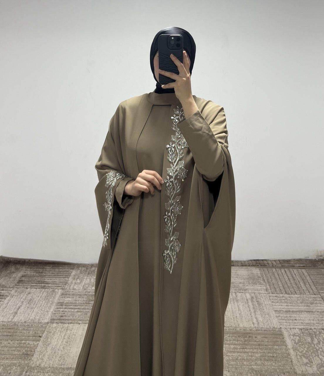 JS017 عباي قطعتين مع زخرفة 50/38 كاميل - الصورة 4