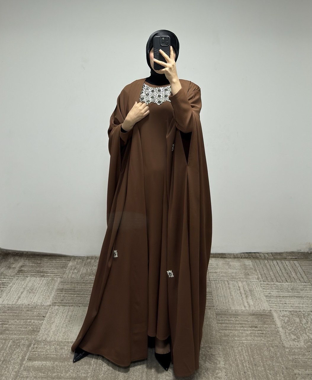 JS019 عباي قطعتين مع زخرفة 50/38 كرميدي - الصورة 3