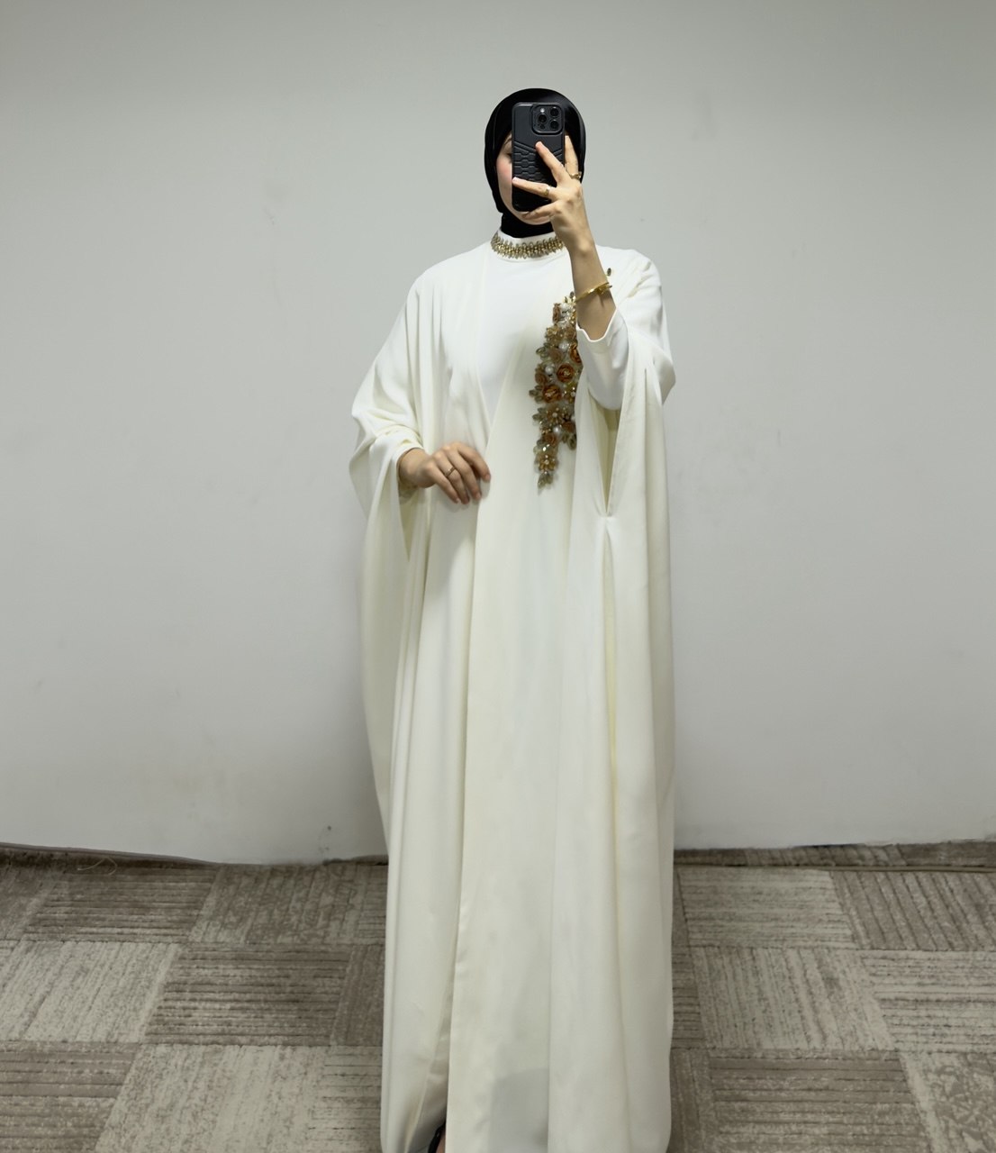 JS021 عباي قطعتين مع زخرفة 50/38 أبيض - الصورة 2