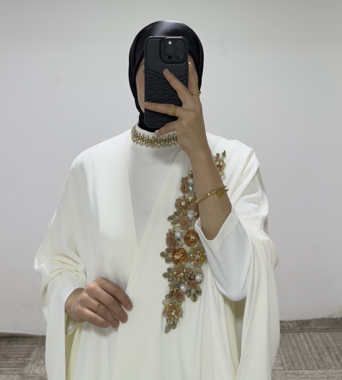 JS021 عباي قطعتين مع زخرفة 50/38 أبيض - الصورة 4