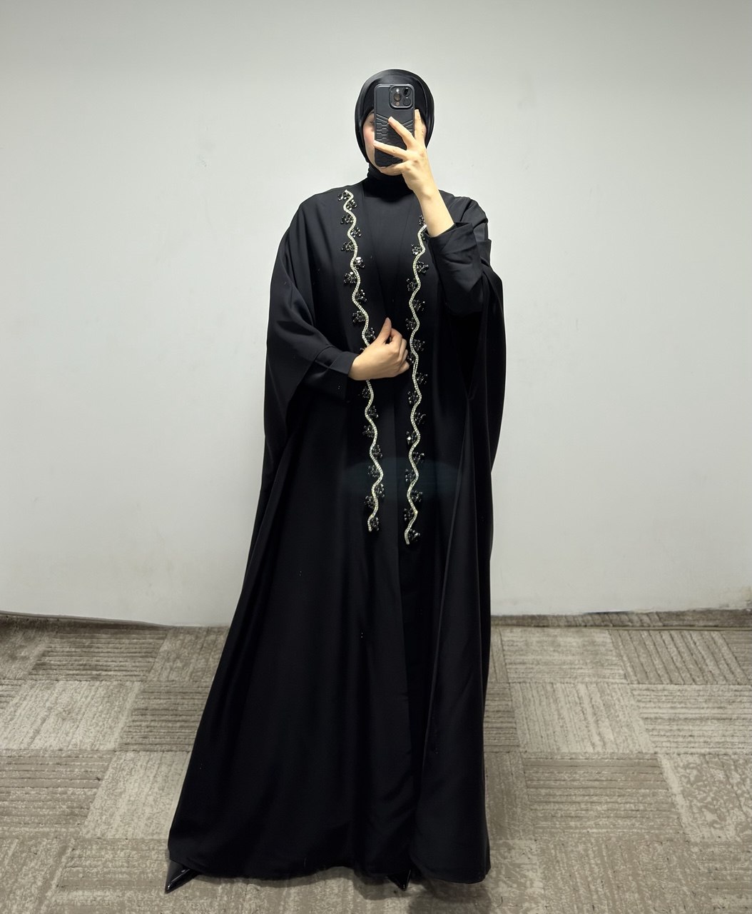 JS012 عباي قطعتين مع زخرفة 50/38 أسود