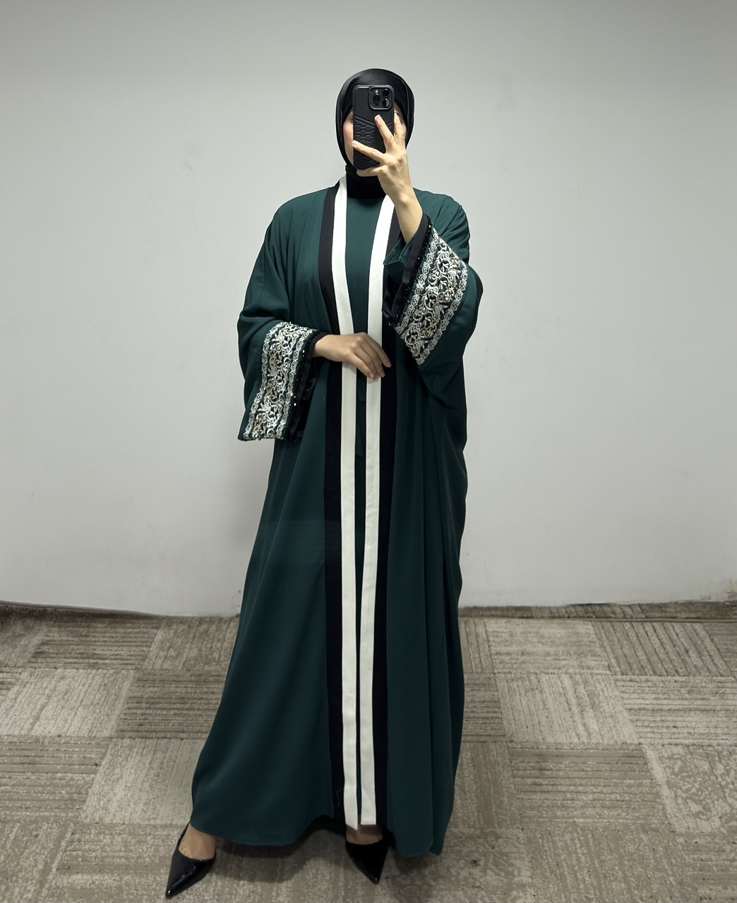 D10 عباي قطعتين أكمام عريضة تطريز مع حزام 54/38 زمردي - الصورة 2