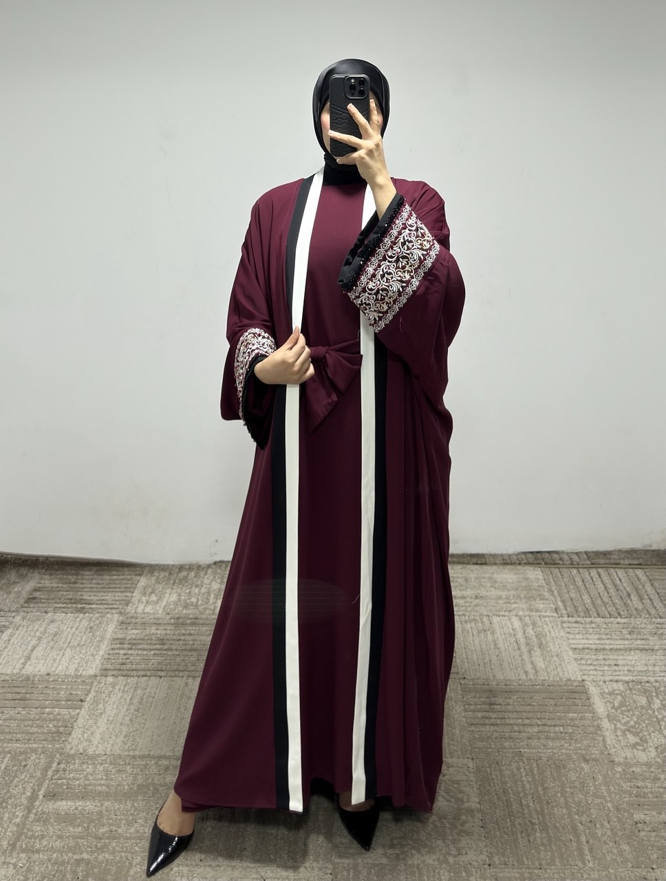 D10 عباي قطعتين أكمام عريضة تطريز مع حزام 54/38 خمري - الصورة 2