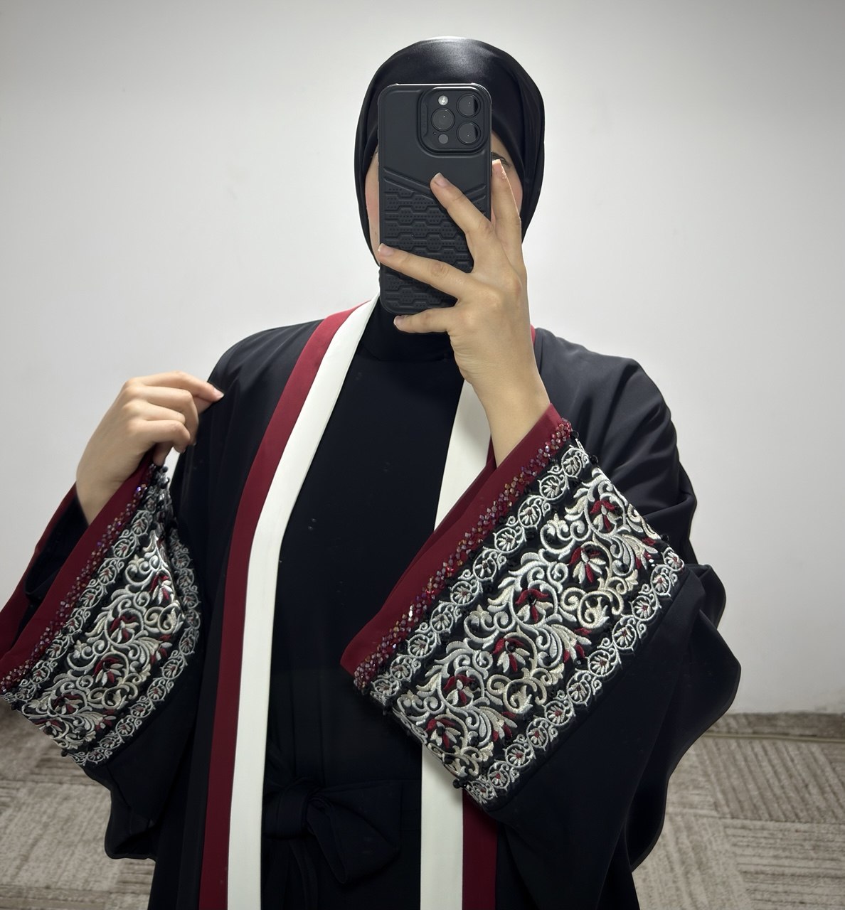 D10 عباي قطعتين أكمام عريضة تطريز مع حزام 54/38 أسود - الصورة 4